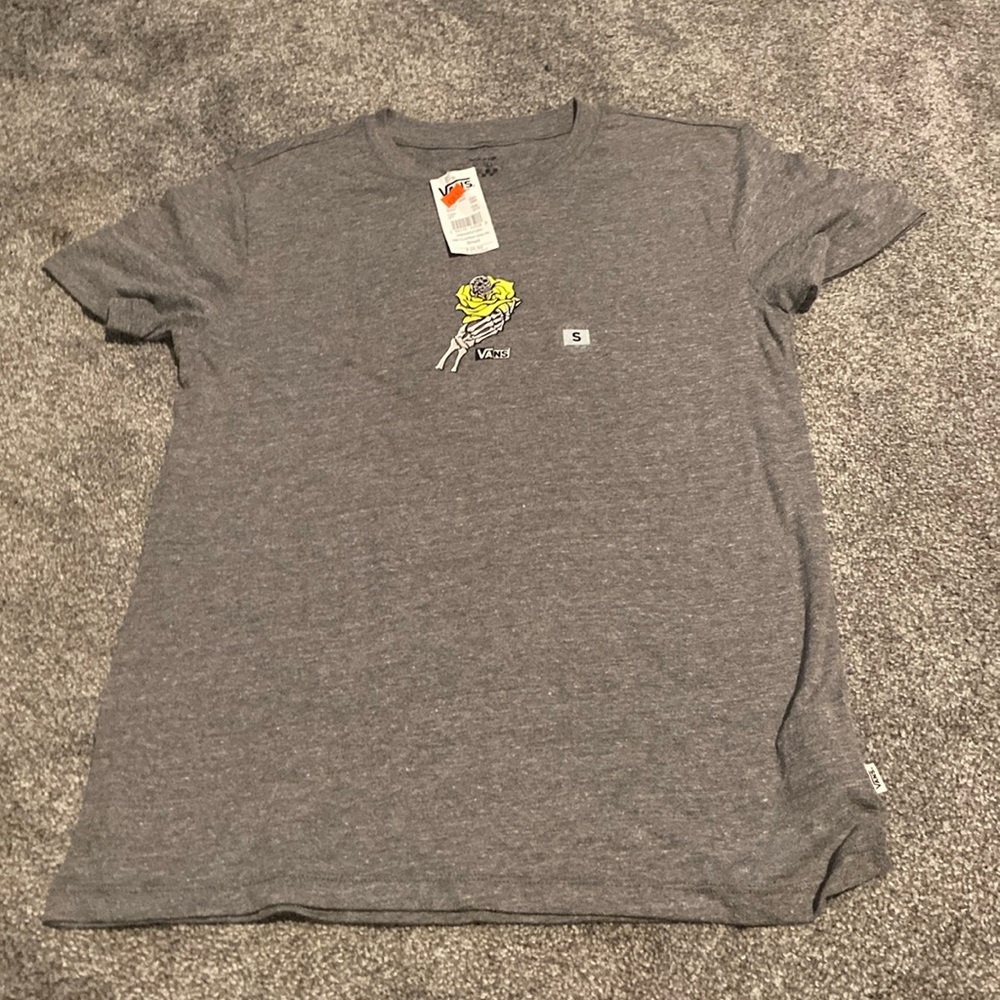 This is a tea from bands it’s oversized. It’s cute it’s comfy.